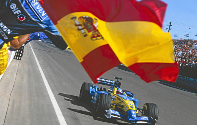 Alonso atraviesa la linea de meta y gana en Hungría 2003