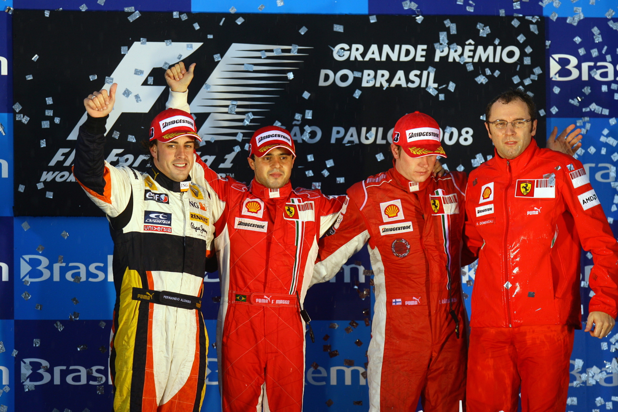Massa, triste en el podio tras perder el Mundial de 2008.