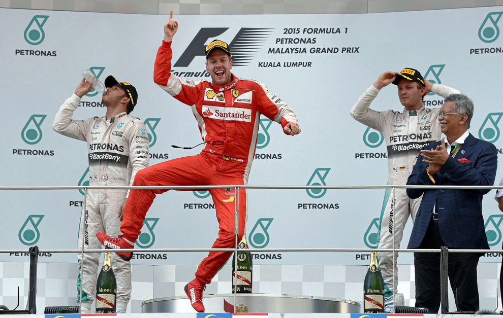 Vettel celebra la victoria en el GP de Malasia 2015