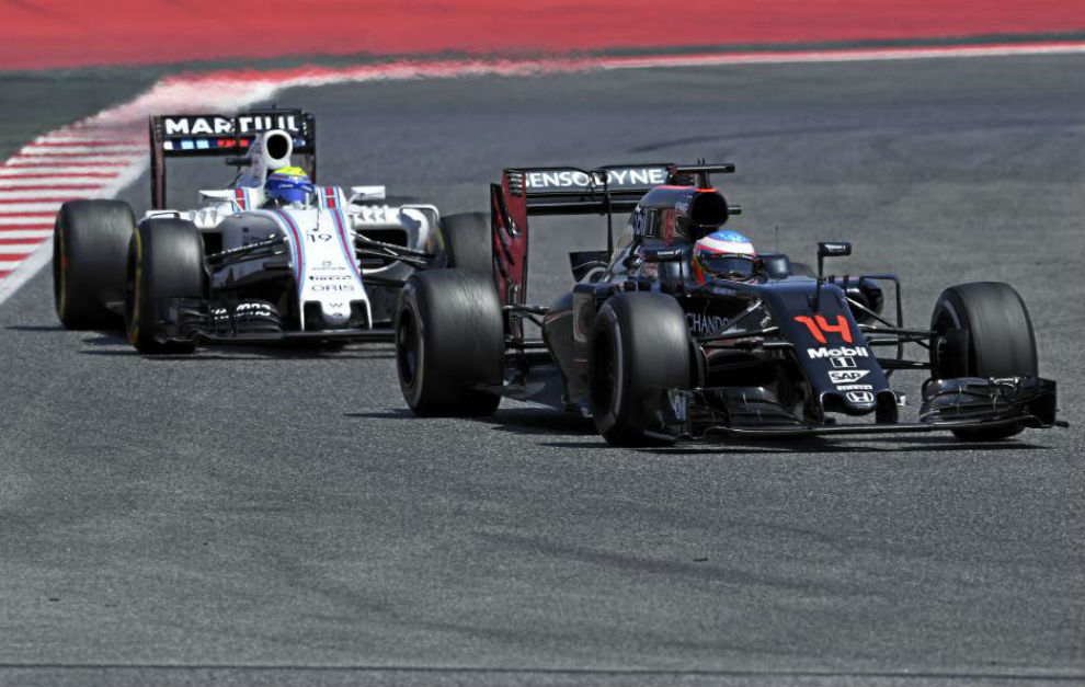 Alonso rueda delante de Felipa Massa en el pasado Gran Premio de...