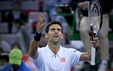 Djokovic saluda a la grada