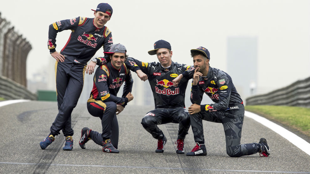 Max Verstappen, Carlos Sainz, Daniil Kvyat y Daniel Ricciardo, en una...