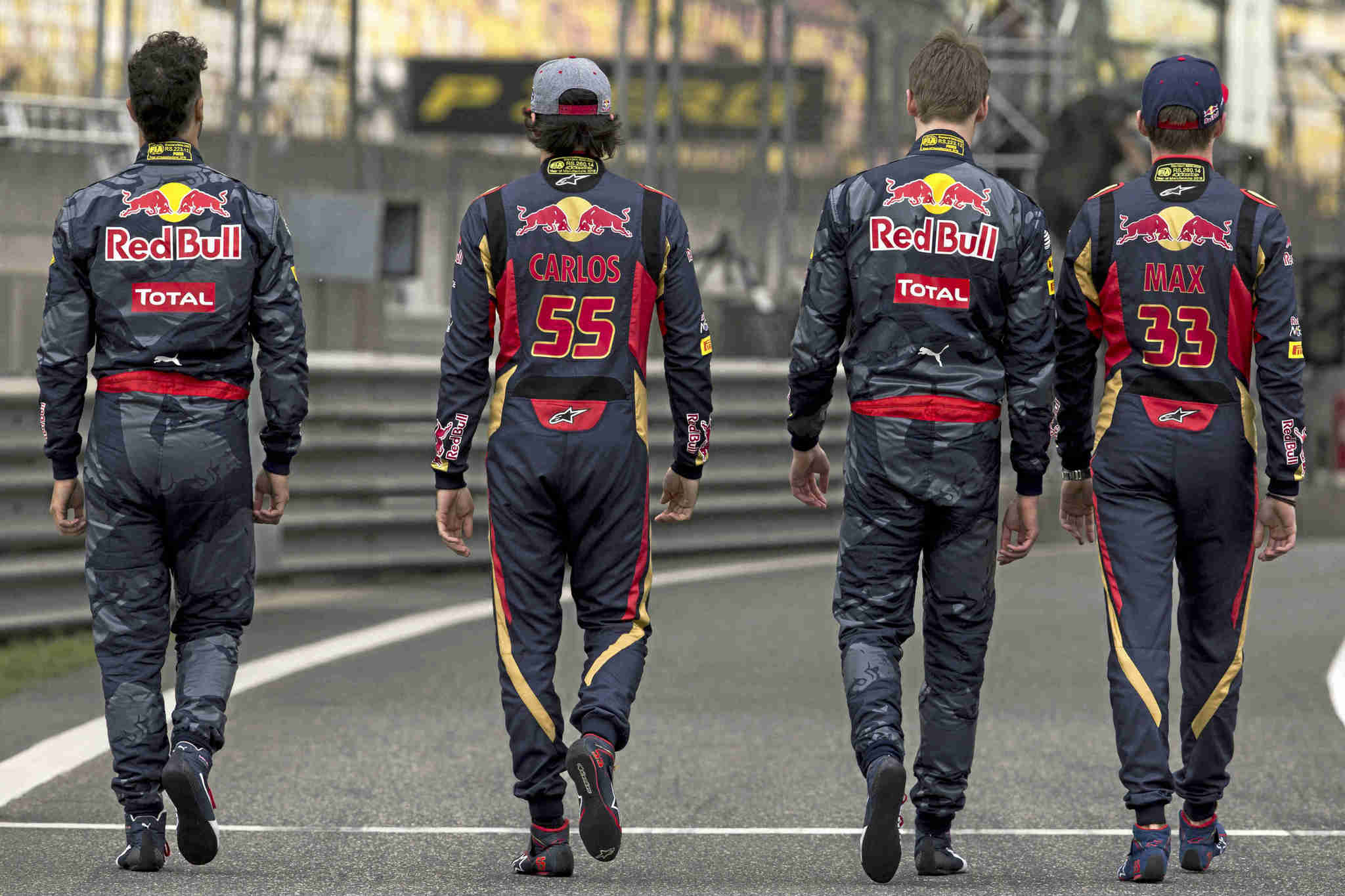 Daniel Ricciardo, Carlos Sainz, Daniil Kvyat y Max Verstappen, en una...