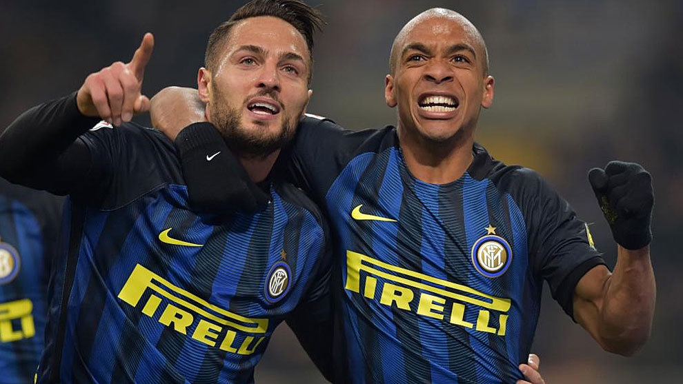 Joao Mario y Danilo D&apos;Ambrosio celebran uno de los goles del Inter.