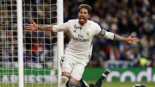 Ramos celebra el gol de la victoria ante el Betis en el Bernabéu