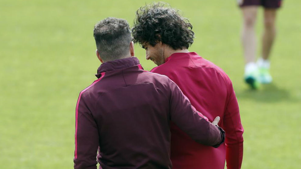 Simeone y Tiago, conversando durante un entrenamiento.
