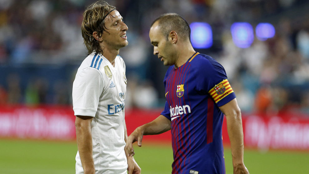 Modric e Iniesta, durante el Mádrid-Barça celebrado en Miami