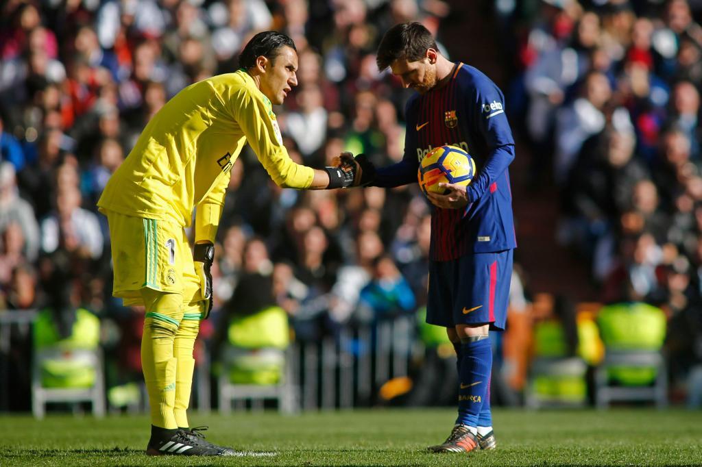 Navas puts a word in Messi's ear before the spot-kick