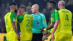 French referee suspended after controversial performance