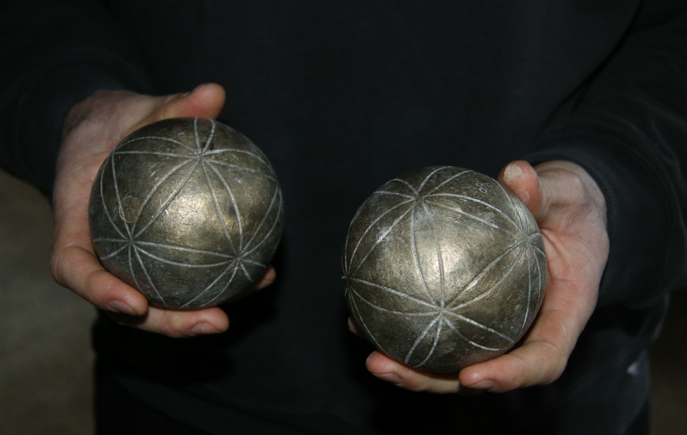 Bolas de &apos;boule lyonnaise&apos; de Ogier, un juego similar a la petanca