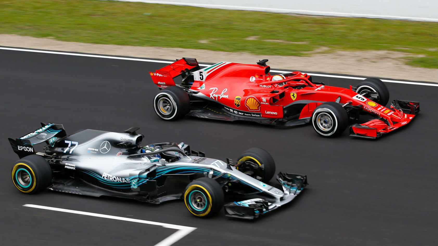 Bottas y Vettel, durante la segunda jornada de test