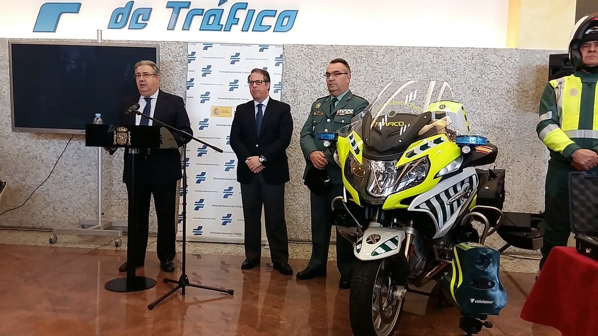 Así son las nuevas motos de la DGT con 'mini-radares' y detectores de alcohol y drogas para Semana Santa 3