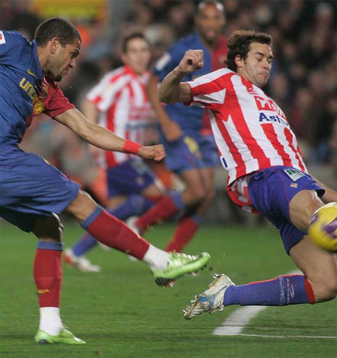 Alves cerr la cuenta goleadora del Barcelona