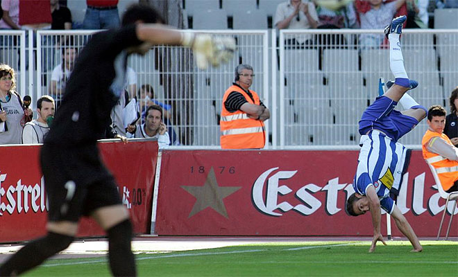 Luis García celebra un gol