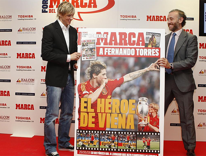 Torres e Inda posan con la portada de MARCA