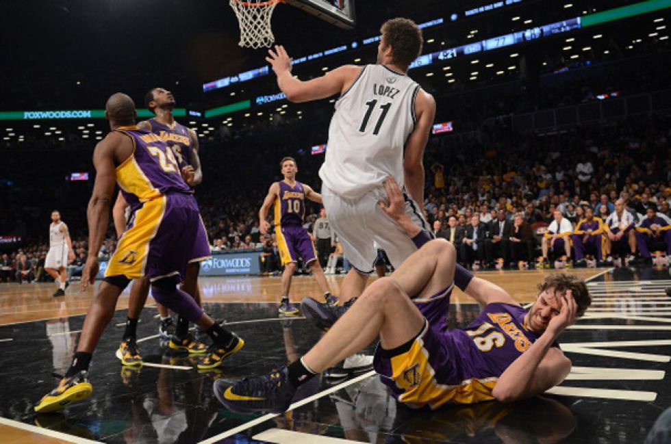 Lesiones, golpes y problemas fsicos han acompaado a Pau Gasol en sus dos ltimas temporadas en los Lakers.