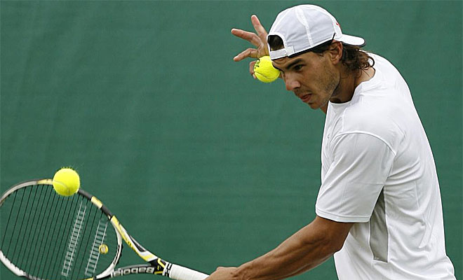 Rafa Nadal espera con impaciencia su debut en Wimbledon. Mientras no llega contin�a entren�ndose para llegar en las mejores condiciones. El japon�s Kei Nishikori ser� su primer rival.