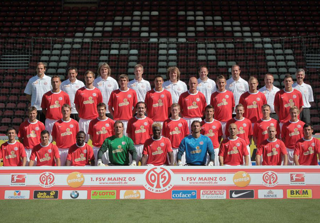 La primera plantilla del FSV Mainz 05 posan en la presentacin del equipo de la Budesliga alemana.