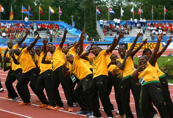 El equipo jamaicano entr de esta manera al estadio durante el acto de ceremonia de la IAAF World Athletics Championships que se celebra estos das en Canada. Todos quieren corren como su compatriota Usain Bolt.