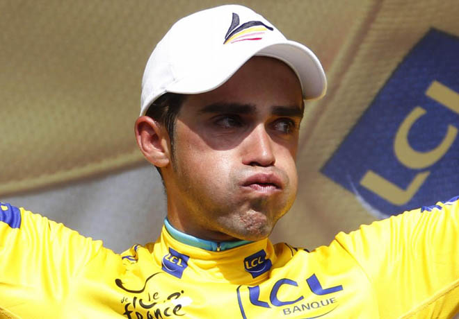 Alberto Contador se ha adjudicado el Tour de Francia al superar al luxemburgus Andy Schleck en la contrarreloj de la decimonovena etapa de la ronda gala. Este es su tercer entorchado en tierras francesas.