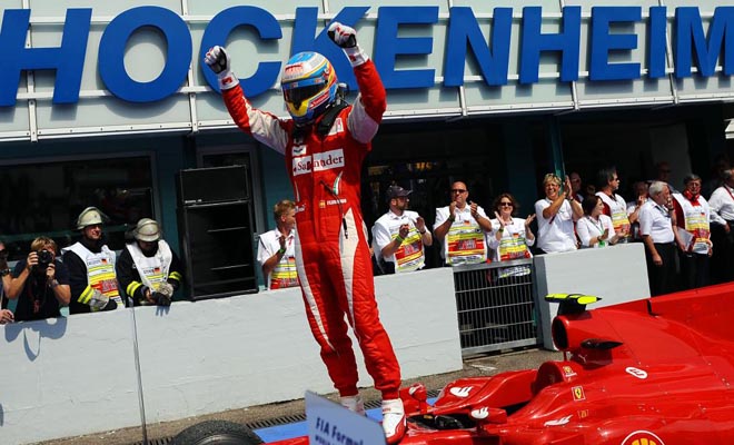 Alonso celebr a lo grande su segunda victoria de la temporada tras la primera conseguida en Bahrein.