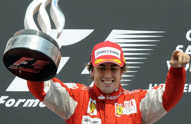 El piloto asturiano de la escudera Ferrari, Fernando Alonso, se ha impuesto en el Gran Premio de Alemania, relegando a la segunda posicin al alemn Sebastian Vettel, de Red Bull; y a su compaero de equipo, Felipe Massa, a la tercera plaza.