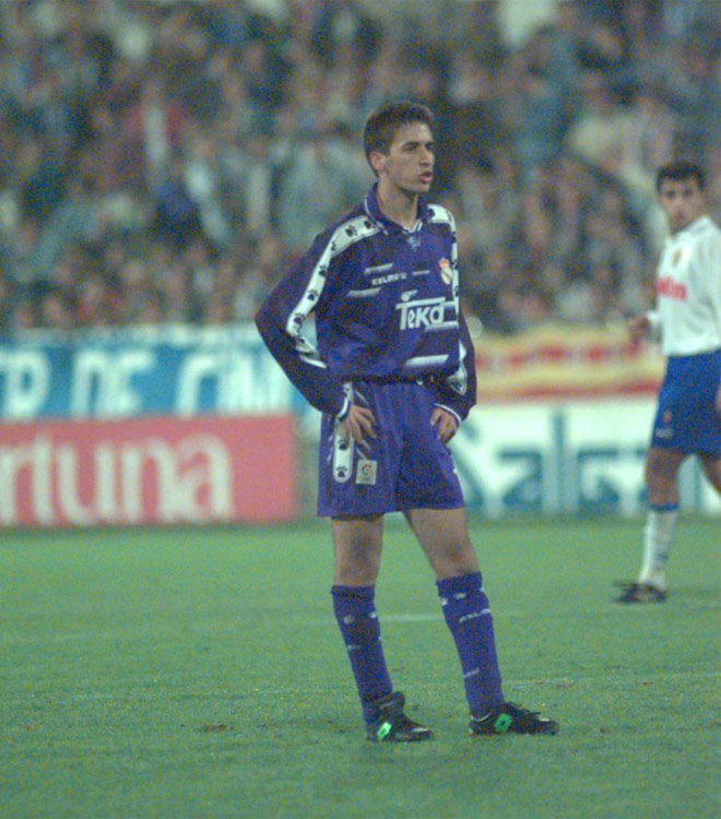 Un chaval de 17 aos fue titular con el Real Madrid un 29 de octubre de 1994 en La Romareda. Nada lo saba, pero haba comenzado la leyenda de Ral Gonzlez Blanco.