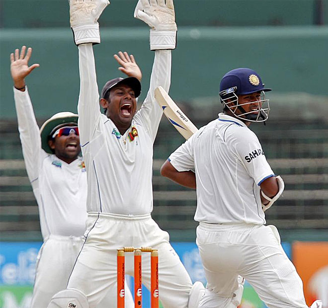 Los jugadores del combinado de Sri Lanka de Cricket se mostraron así de contentos tras vencer a la India.