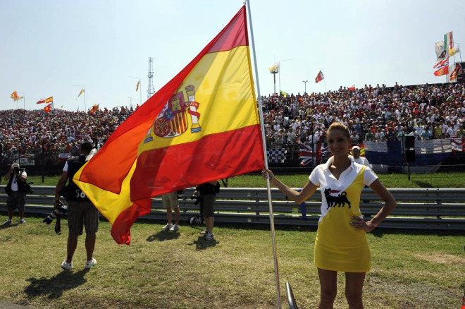 La bandera espaola onde al viento en el trazado Hngaro antes despus de la carrera. Alonso, De la Rosa y Alguersuari seguro que estaban orgullosos de ello.