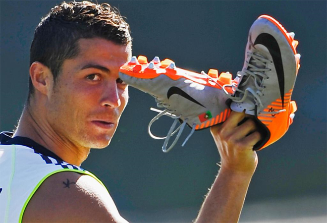 Cristiano Ronaldo se dej ver una marca que tiene en su hombro derecho. Ser tatuaje o un simple garabato?