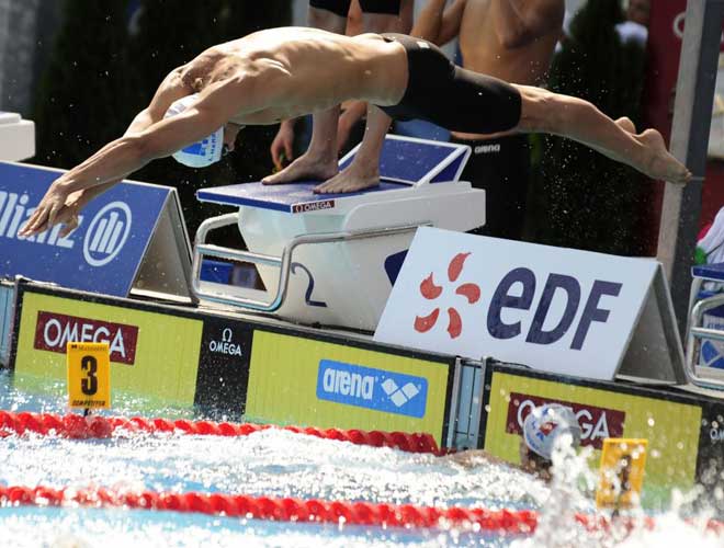 El francs Antton Haramboure se zambulle en el agua durante la prueba de 200 metros relevos de los Campeonatos de Europa de Natacin celebrados en Budapest.