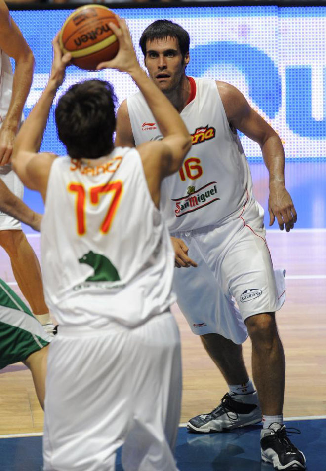 El alero del Baskonia Fernando San Emeterio, se gan el ltimo puesto de los 12 jugadores que irn con la seleccin espaola al Mundial de Turqua de Basket. Su gran rival fue el alero de Estudiantes Carlos Surez.