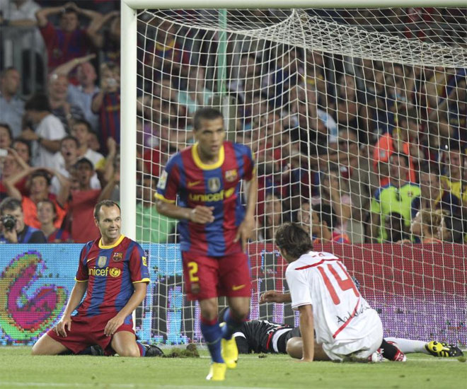 Fue la jugada de la noche, y miren si hubo. Messi para Iniesta, Iniesta para Messi, Messi para Iniesta y baln fuera. Fall con el remate el manchego.