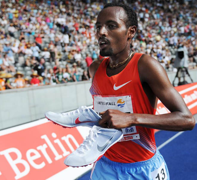 El atleta ethope Tariku Bekele celebra la victoria en la prueba de 3.000 metros de la reunin internacional de Berln.