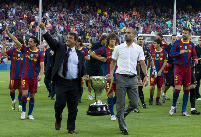 Joan Laporta, Pep Guardiola y los jugadores azulgrana dieron la vuelta de honor al Camp Nou.