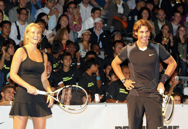 La modelo Bar Refaeli y Rafael Nadal formaron pareja en el partido de exhibicin disputado durante el 'Nike Primetime Knockout' celebrado en Nueva York.