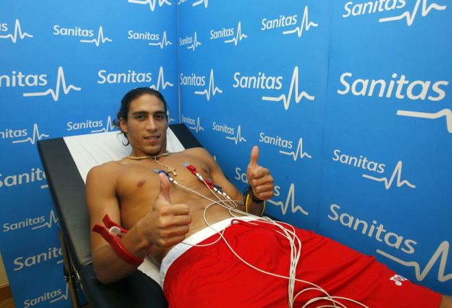 Martn Cceres pas el reconocimiento mdico como nuevo jugador del Sevilla. El uruguayo est en forma.
