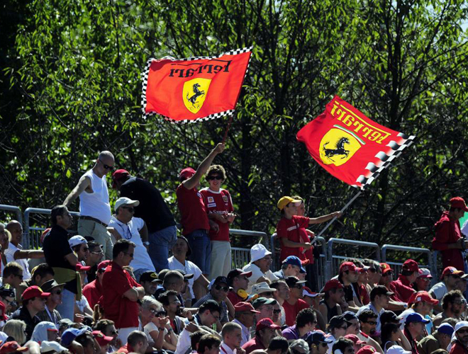 Los seguidores de Ferrari se dejaron ver por los entrenamientos para apoyar a los pilotos de la escudera italiana.