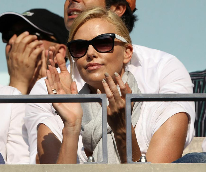 A la bella actriz Charlize Theron le gusta el tenis. No es cualquier cosa ver a Rafa y a 'Nole'.