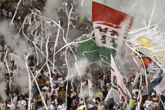 Los seguidores del Fluminense animando a su equipo durante el partido contra el Corinthians.