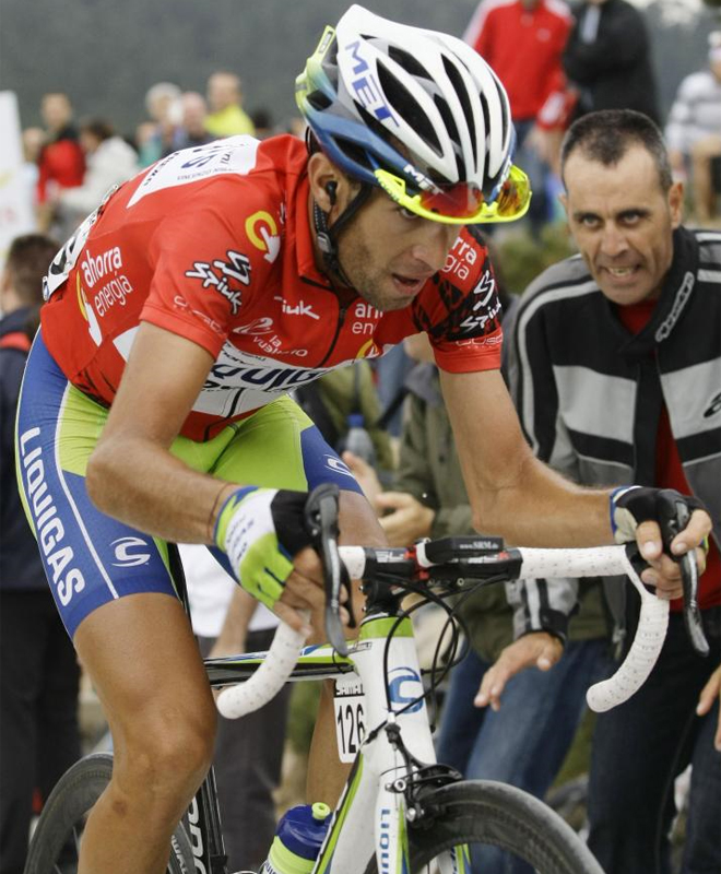 El ciclista italiano logr resistir los ataques de Mosquera para llevarse la Vuelta a Espaa.