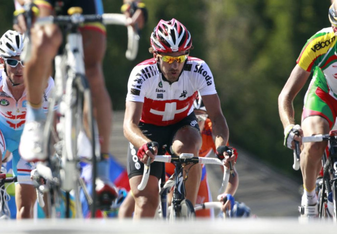 El suizo Fabian Cancellara acus el esfuerzo realizado hace unos das en la prueba contrarreloj, donde logr su cuarto oro mundialista, y se dej ir en la ltima vuelta del circuito.