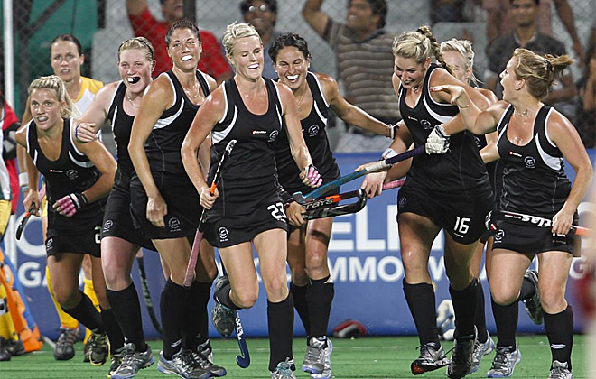 Las jugadoras neozelandesas celebran un tanto marcado ante Sudfrica en la semifinal de los Juegos de la Commonwealth.