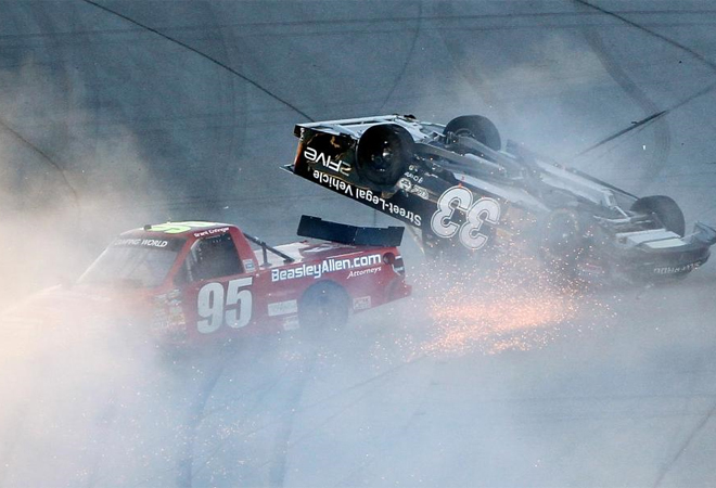 Dos coches colisionaron durante la prueba de la NASCAR celebrada este fin de semana en Alabama.