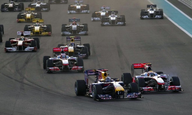 Como ya prometi, Hamilton fue a por todas desde el principio y trat de superar al 'poleman' de la prueba, Sebastian Vettel.