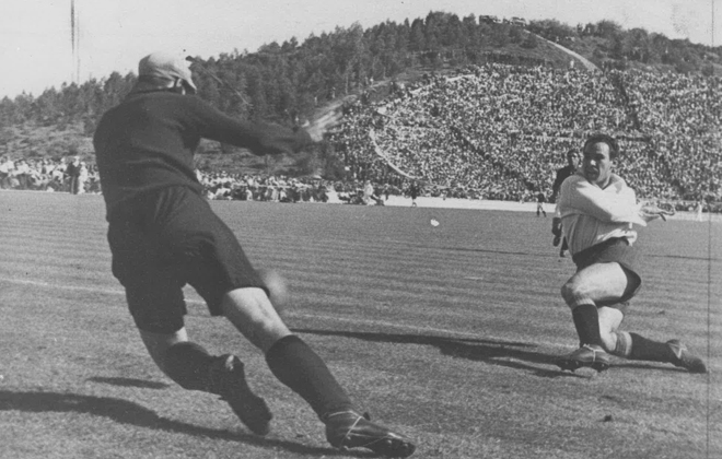 Con Telmo Zarra (imagen) debut otro gran goleador, el barcelonista Csar. Los dos goles lusos los marc Peyroteo, que es el jugador que ms tantos ha hecho a la seleccin espaola: siete en cinco partidos. Portugal 2-2 Espaa (11-3-1945)