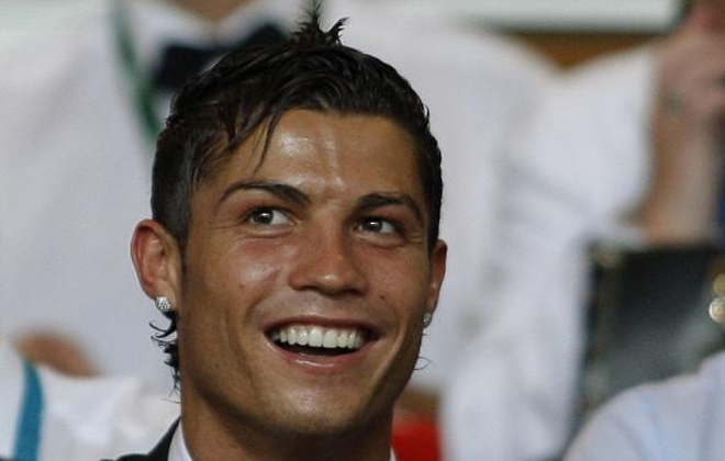 Durante un tiempo, Cristiano Ronaldo luci un flequillo largo hacia un lado