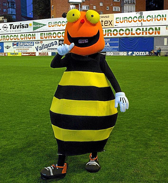 La mascota del Rayo Vallecano es una abeja y se llama Pica-Pica.