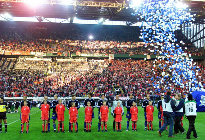 Alavs y Liverpool se jugaron la Copa de la UEFA 2001 en uno de los partidos que an se recuerdan por su gran espectculo.
