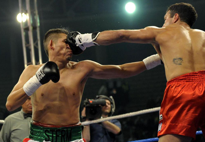 Pablo Navascus se enfrent por el Campeonato Latino del peso medio WBC a Luis Rodrguez y se llev el combate.